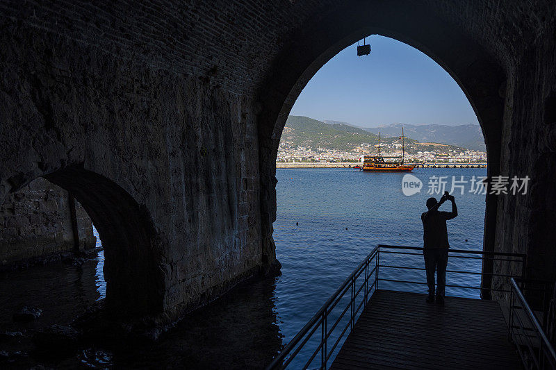 Alanya。火鸡。历史船坞大厦五个船坞。Tersane Alanya造船厂